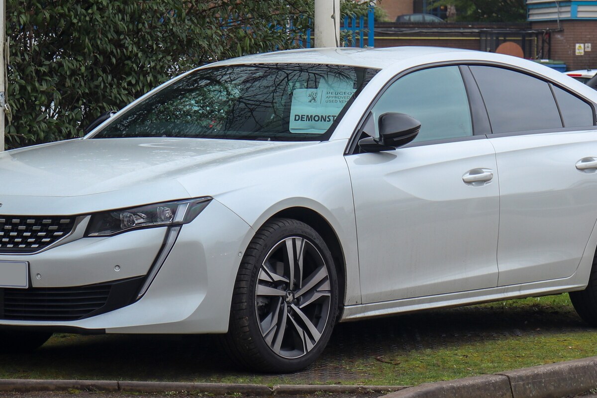 پژو 508 Hybrid4