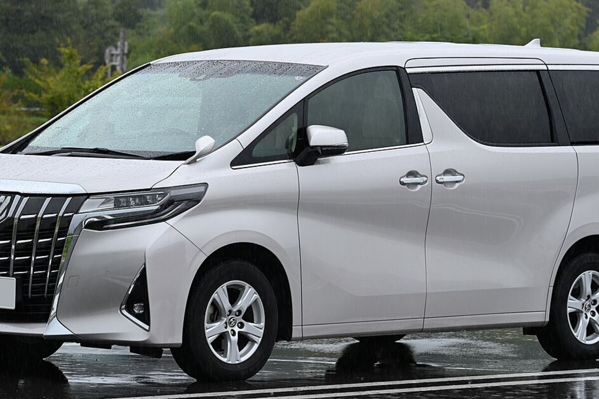 تویوتا ALPHARD EXECUTIVE LOUNGE