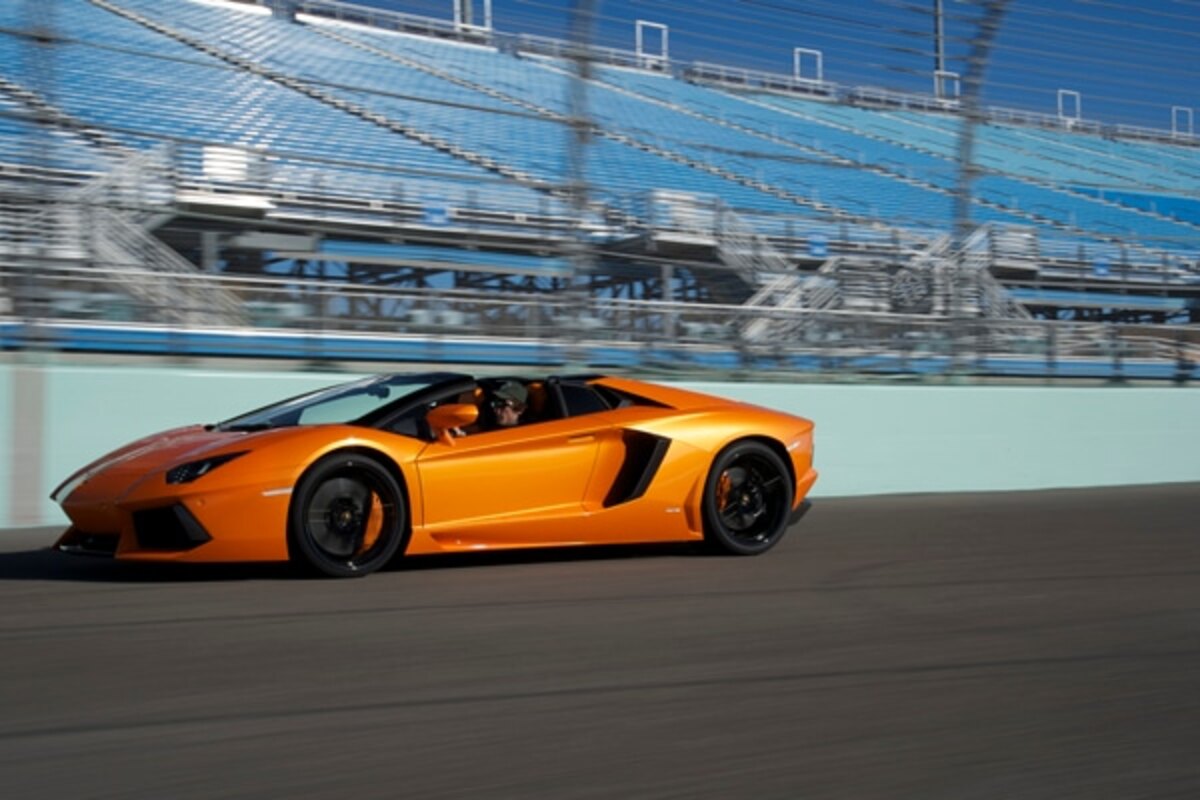 لامبورگینی AVENTADOR ROADSTER