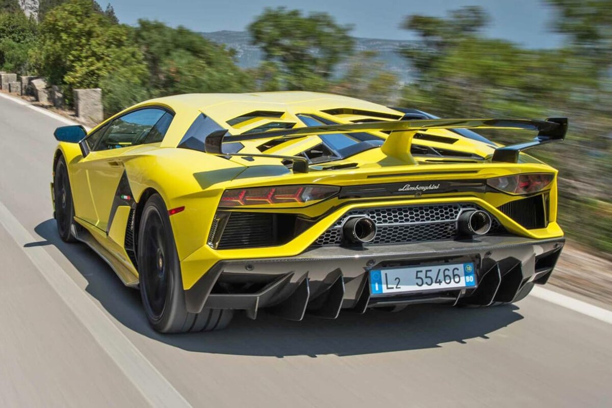 لامبورگینی AVENTADOR SVJ