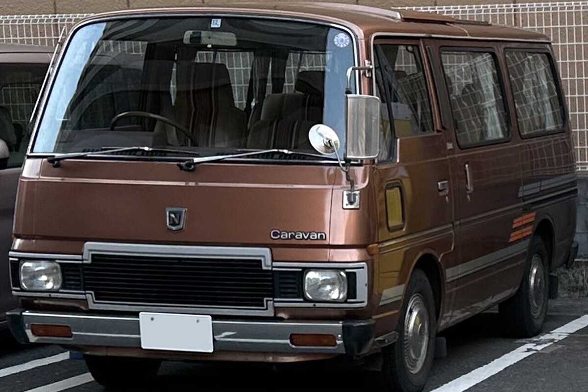 نیسان Caravan Coach
