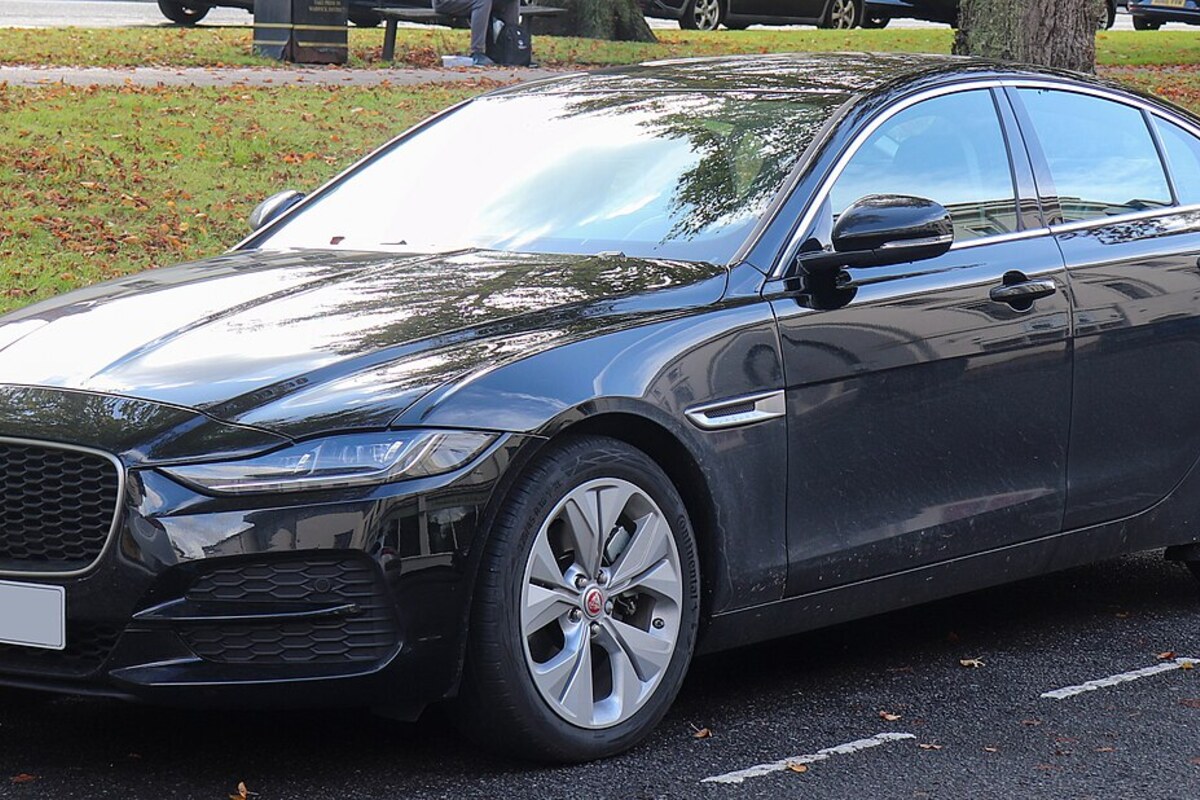 جگوار Jaguar XE R-Sport AWD