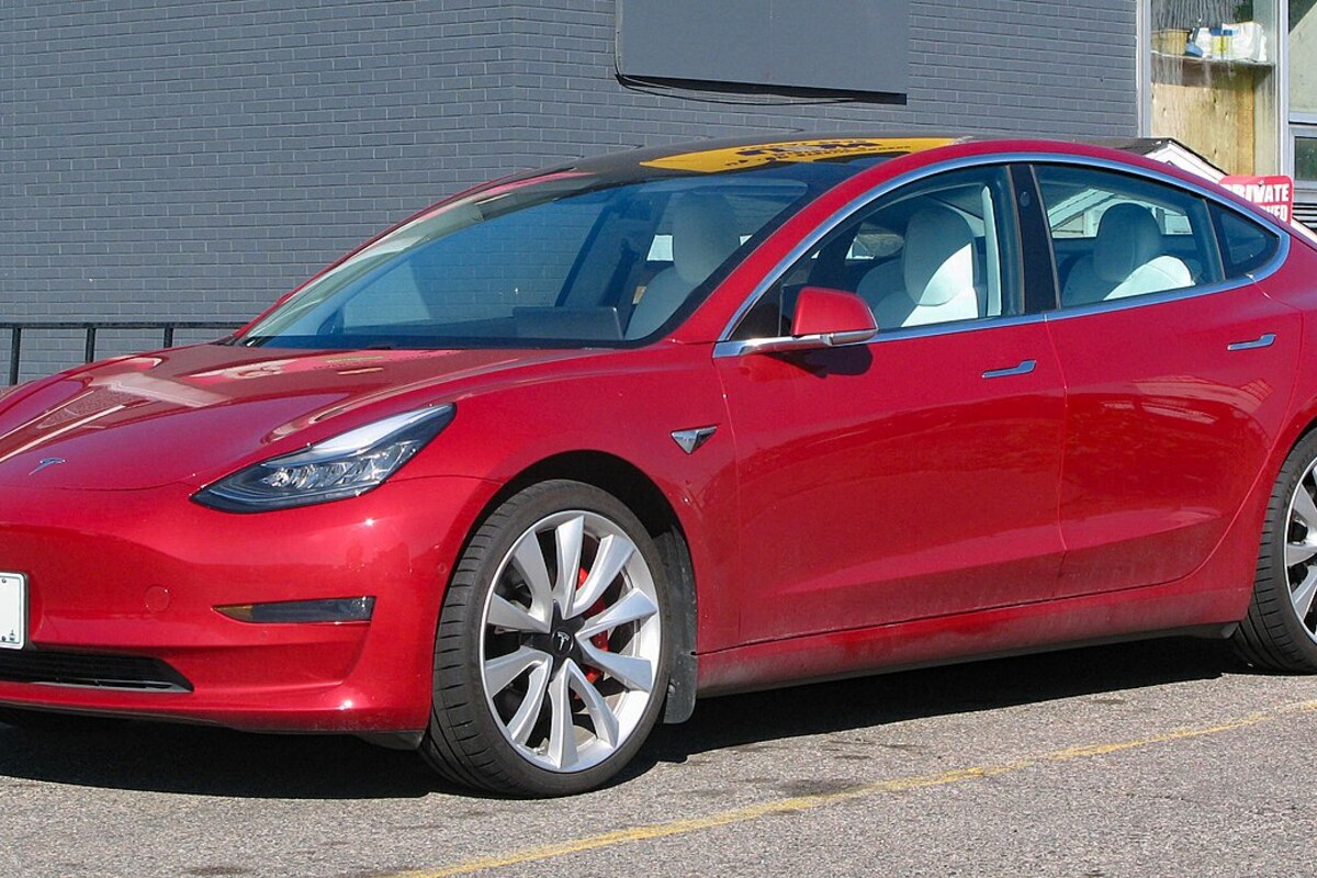 تسلا Model 3 Performance