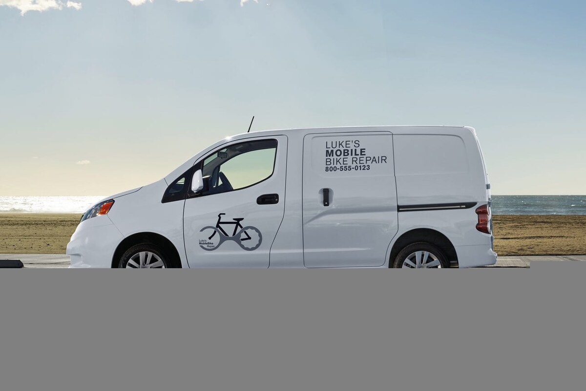 نیسان NV200