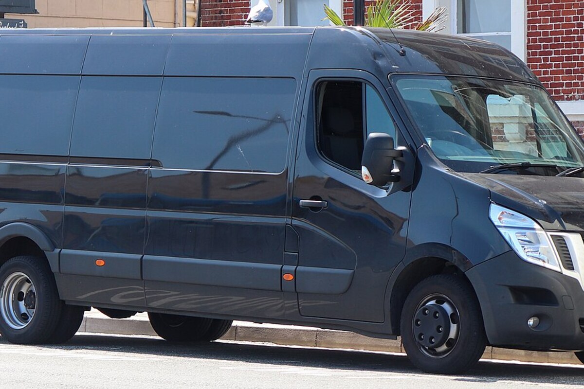 نیسان NV2500