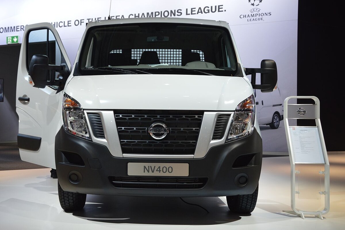 نیسان NV400