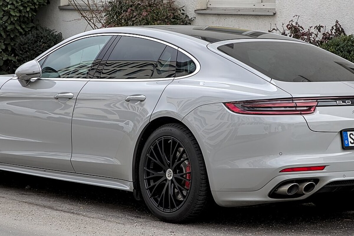 پورشه Panamera 4 E-Hybrid