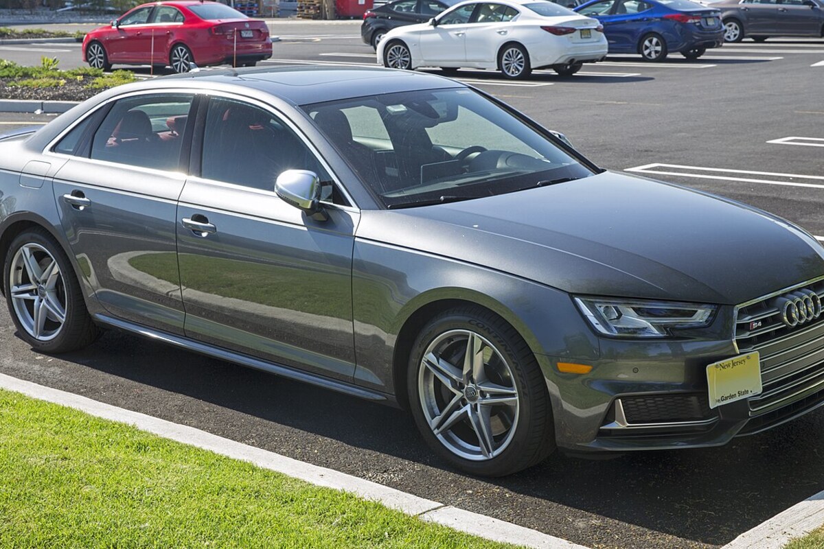 آئودی S4 SEDAN
