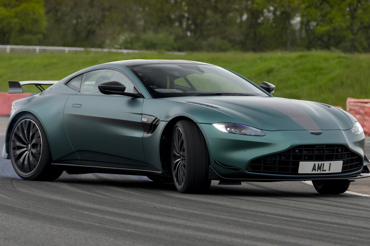 استون مارتین VANTAGE F1