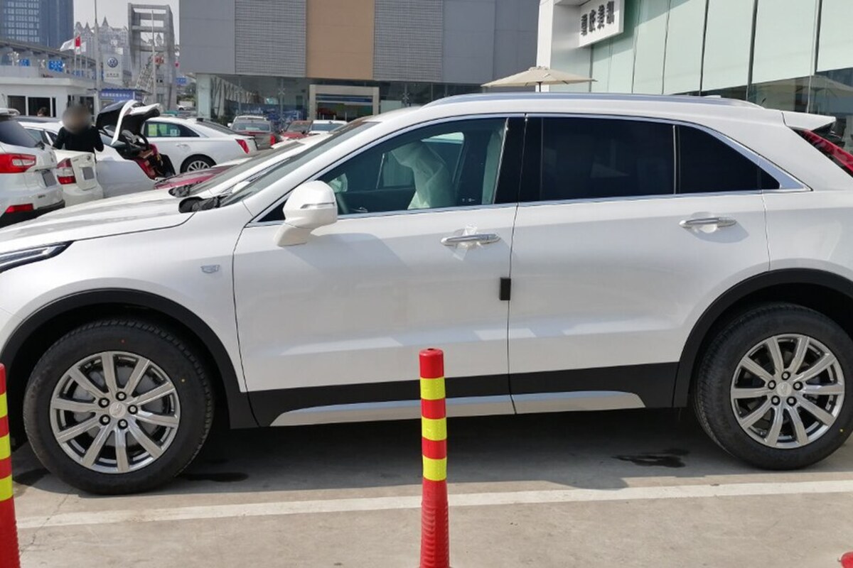 کادیلاک XT4 Sport